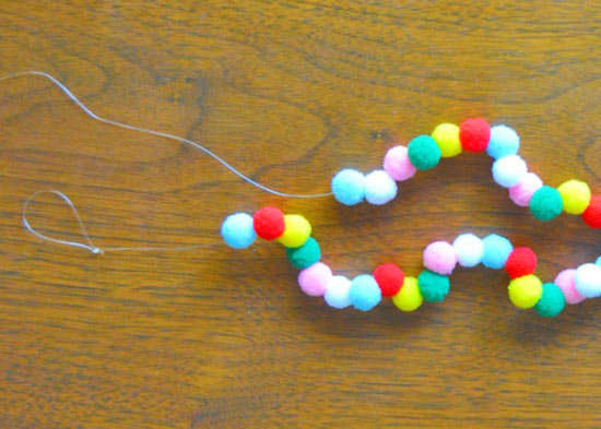 DIY_Pom_Pom_Garland_Tutorial6