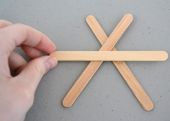 Popsicle_Stick_Picnic_Table4