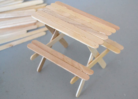 Popsicle_Stick_Picnic_Table8