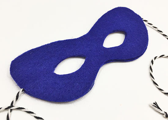 DIY_Felt_Superhero_Mask_4back