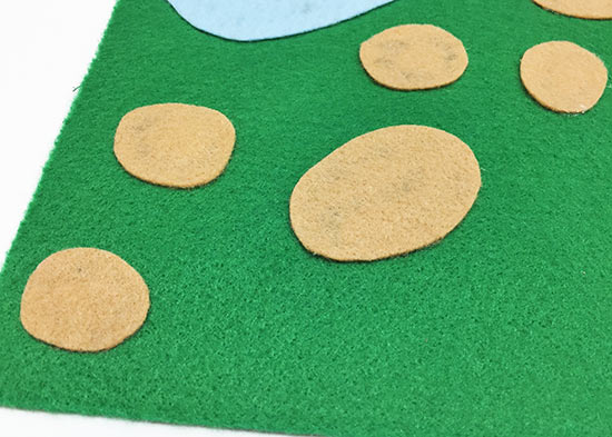 Simple_No_Sew_Felt_Playmat4