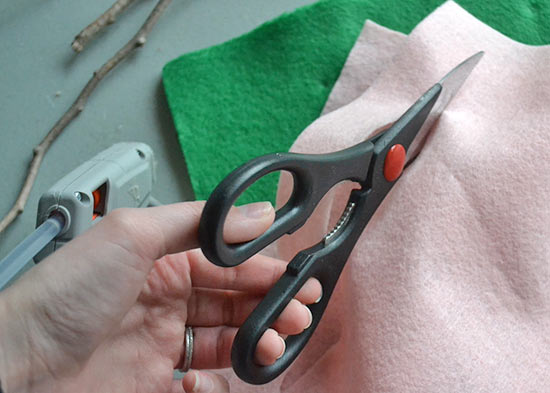 Woodland_Felt_Roses_Tutorial3