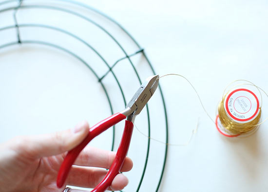 DIY_Woodland_Pinecone_Wreath3
