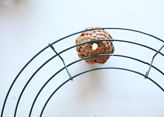 DIY_Woodland_Pinecone_Wreath4