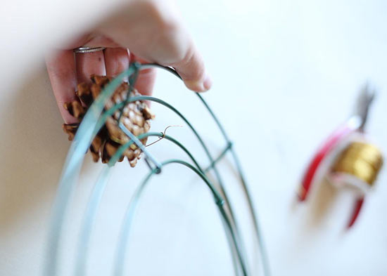 DIY_Woodland_Pinecone_Wreath5
