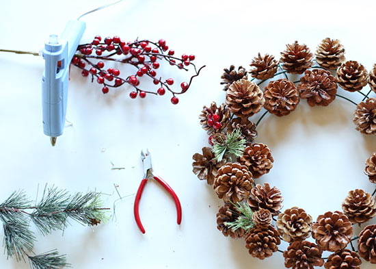 DIY_Woodland_Pinecone_Wreath6