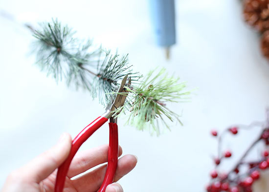 DIY_Woodland_Pinecone_Wreath7