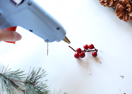DIY_Woodland_Pinecone_Wreath8