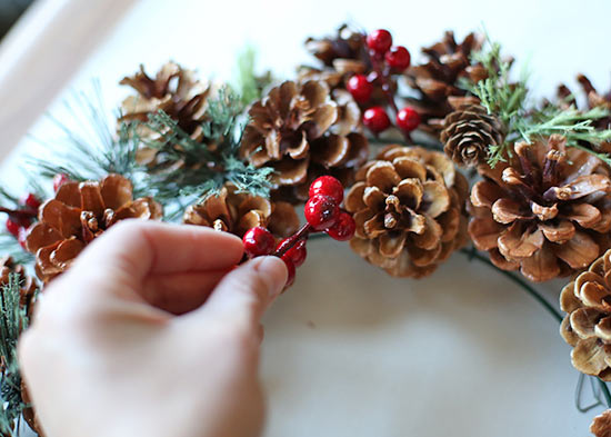 DIY_Woodland_Pinecone_Wreath9