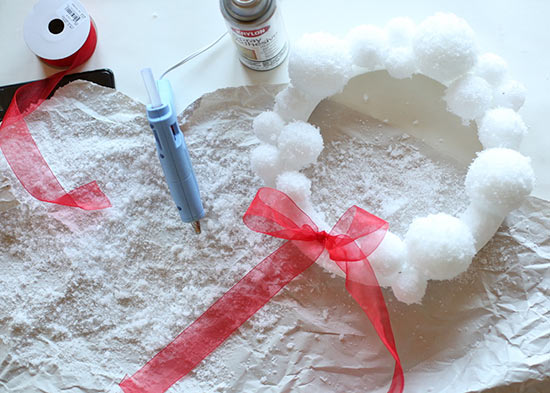 Winter_Snowball_Wreath_Tutorial8