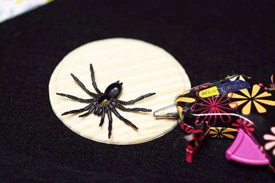 Creepy_Chic_Bug_Plaques_Tutorial1
