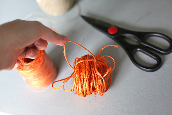 DIY_Twine_Pumpkin_Garland_Tutorial4