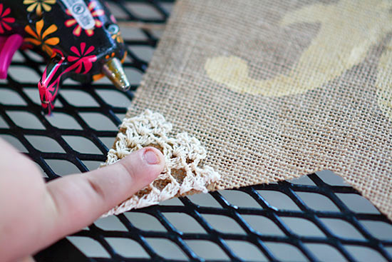 Rustic_Burlap_Doily_Banner_Tutorial4