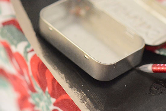 Tiny_Tin_Chalkboard_Storage_Case2