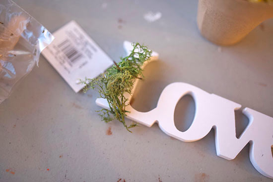 DIY_Mossy_Love_Sign_Tutorial4