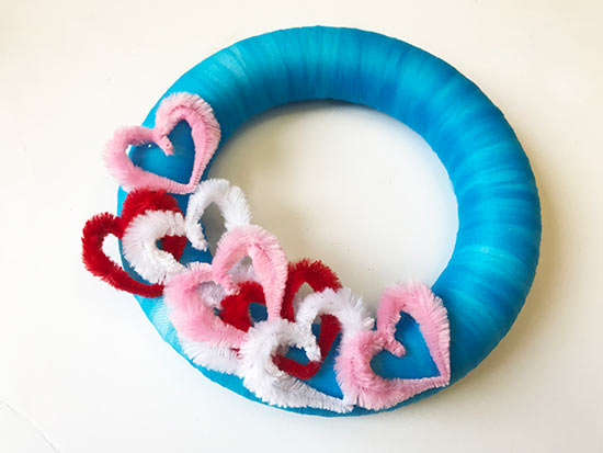 Easy_DIY_Valentines_Day_Wreath
