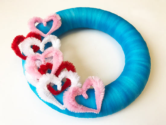 Easy_DIY_Valentines_Day_Wreath4